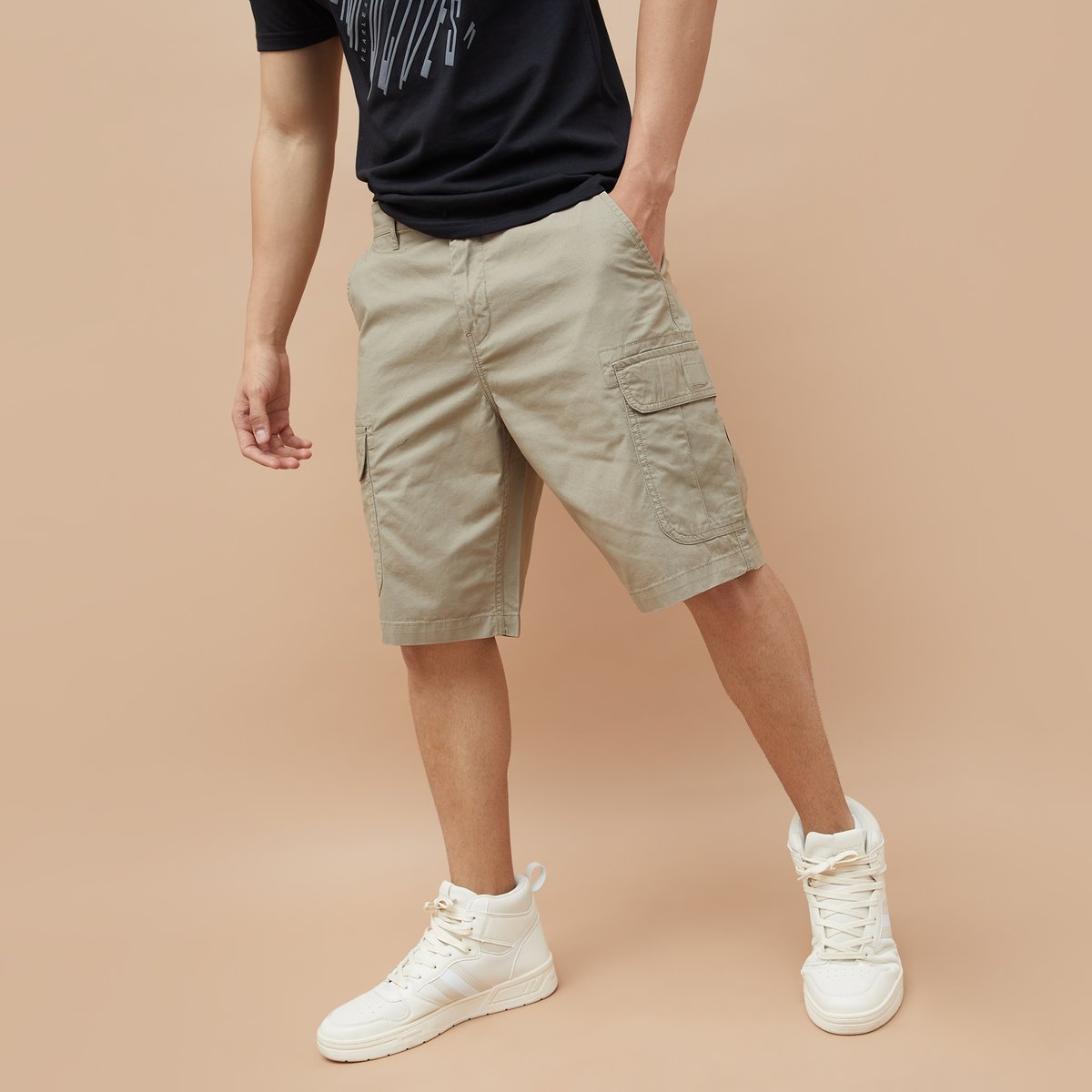 FAME FOREVER Solid Green Cargo Shorts