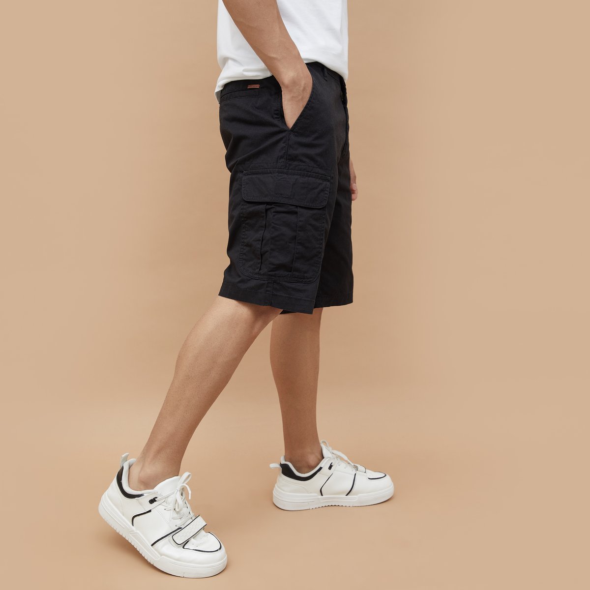 FAME FOREVER Solid Black Cargo Shorts