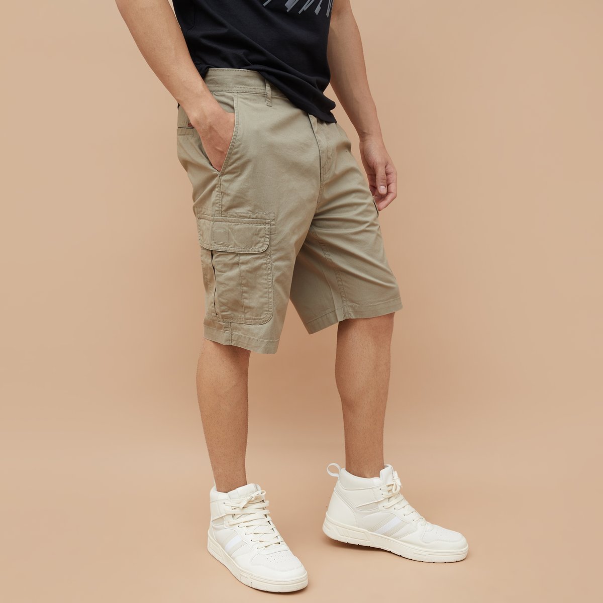 FAME FOREVER Solid Green Cargo Shorts